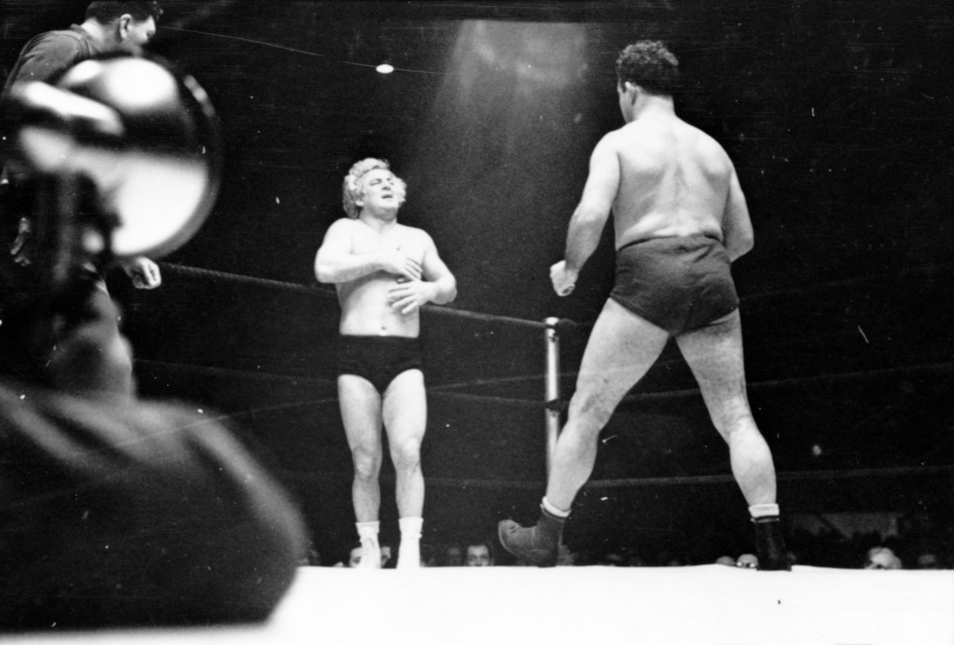 Black and white 1949 photograph of Gorgeous George grappling during a wrestling match